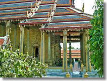 Big scale but simple structure makes it small look from far site.