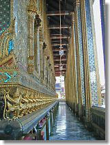 Many gold Buddha are carved in the cloisters