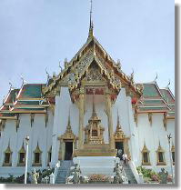 In it, there are King's bed and King's seat. Everybody can see it